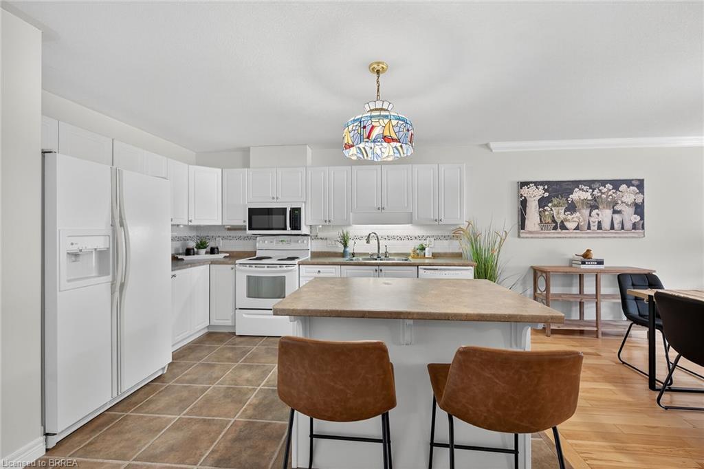 4-385 Park Road N, Brantford, ON - Indoor Photo Showing Kitchen