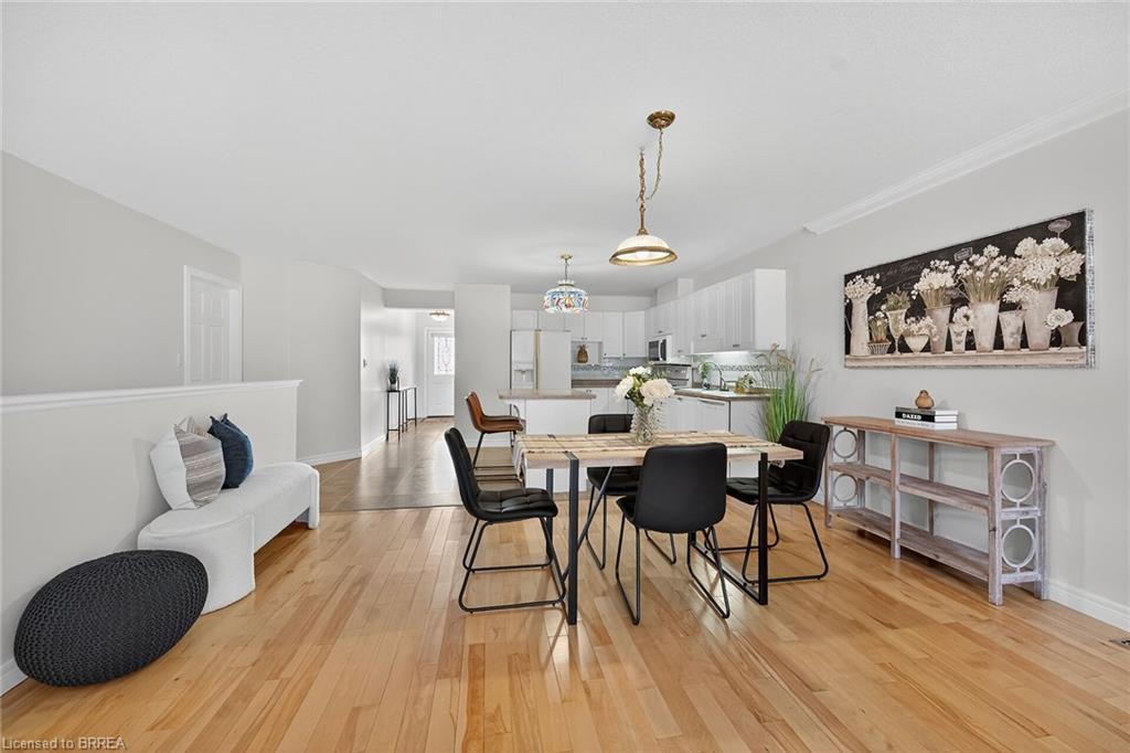 4-385 Park Road N, Brantford, ON - Indoor Photo Showing Dining Room