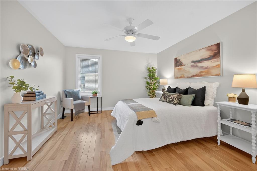 4-385 Park Road N, Brantford, ON - Indoor Photo Showing Bedroom