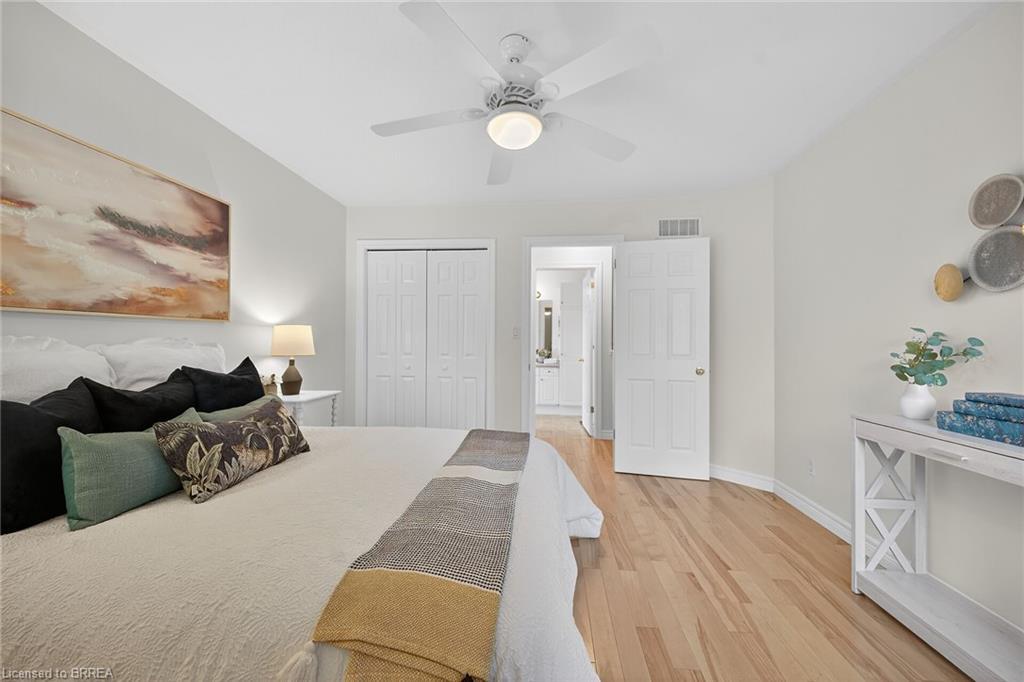 4-385 Park Road N, Brantford, ON - Indoor Photo Showing Bedroom