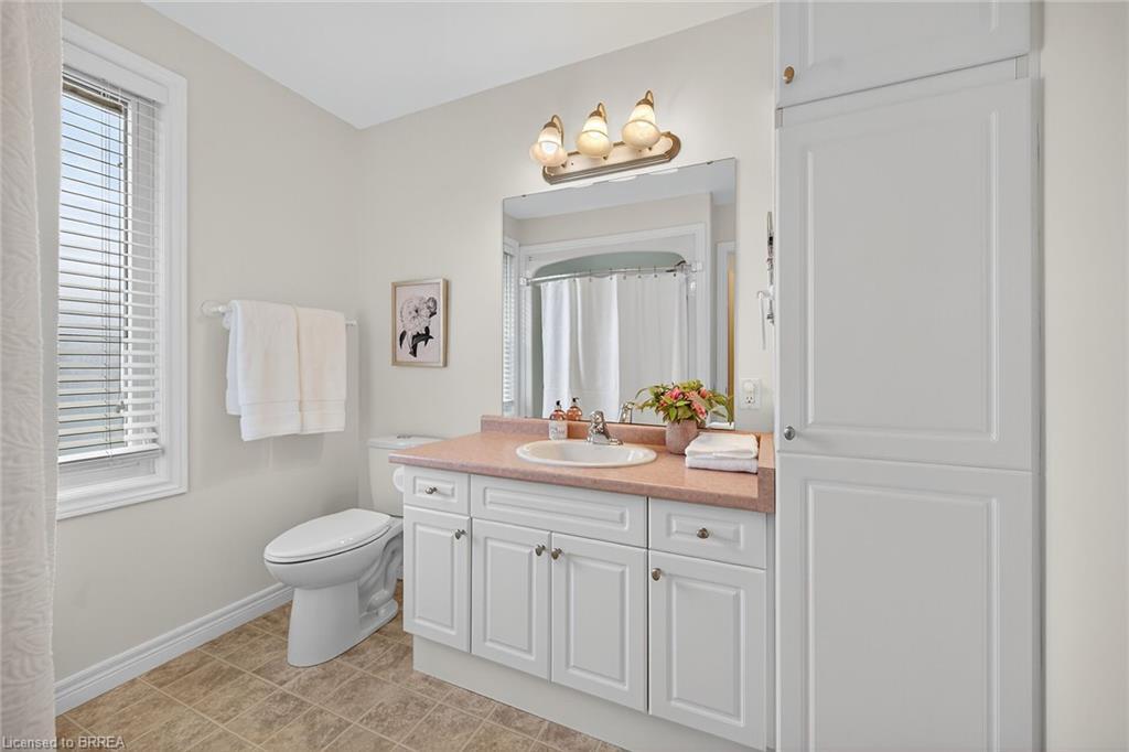 4-385 Park Road N, Brantford, ON - Indoor Photo Showing Bathroom