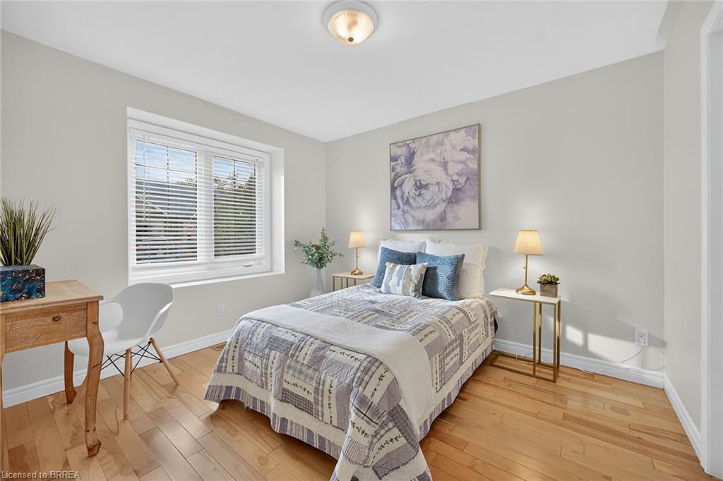 4-385 Park Road N, Brantford, ON - Indoor Photo Showing Bedroom