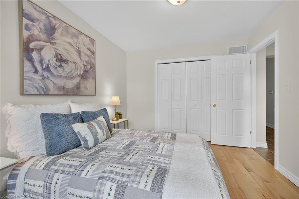 4-385 Park Road N, Brantford, ON - Indoor Photo Showing Bedroom