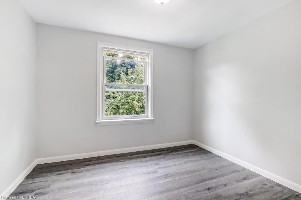25 Henry Street, Brantford, ON - Indoor Photo Showing Other Room