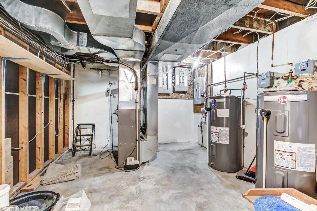 25 Henry Street, Brantford, ON - Indoor Photo Showing Basement