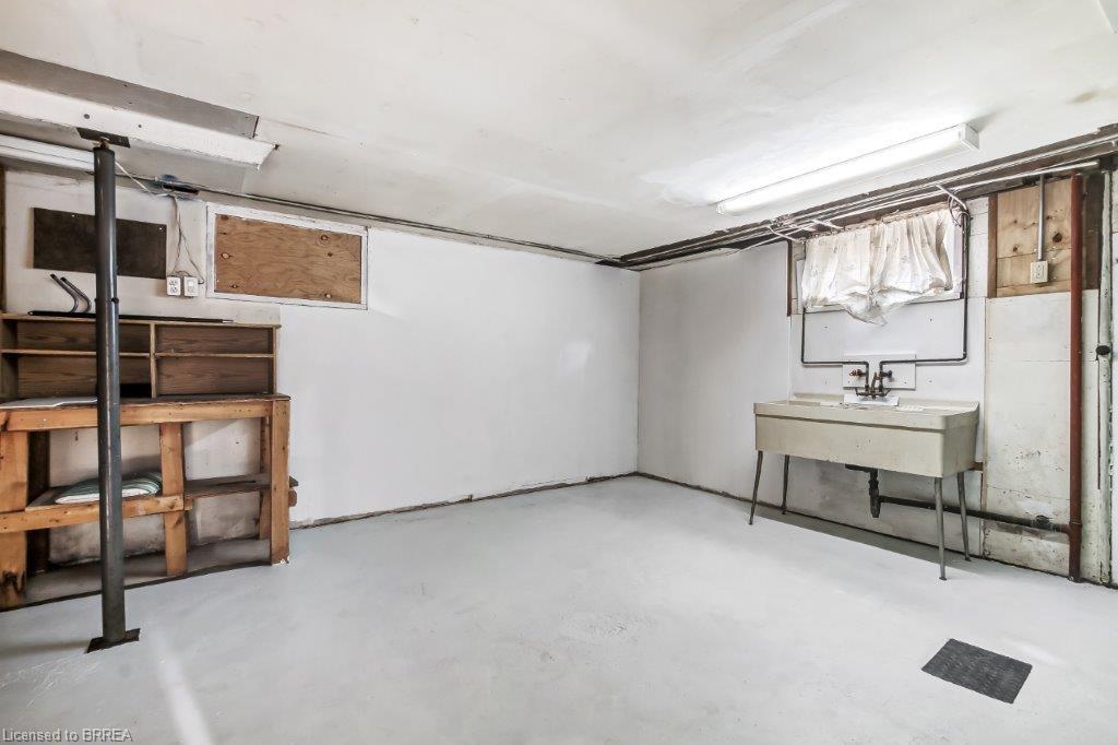 25 Henry Street, Brantford, ON - Indoor Photo Showing Basement