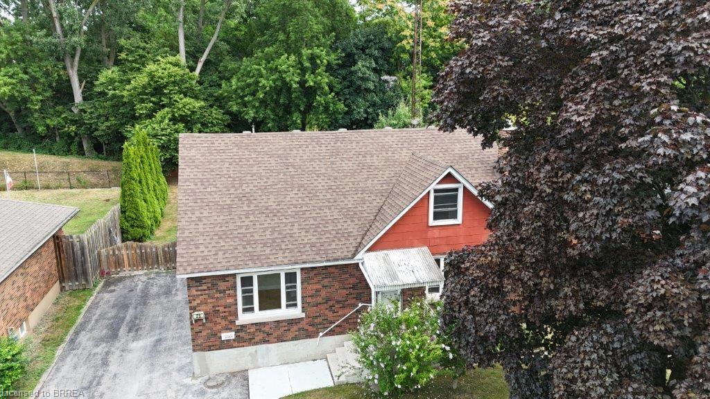 25 Henry Street, Brantford, ON - Outdoor
