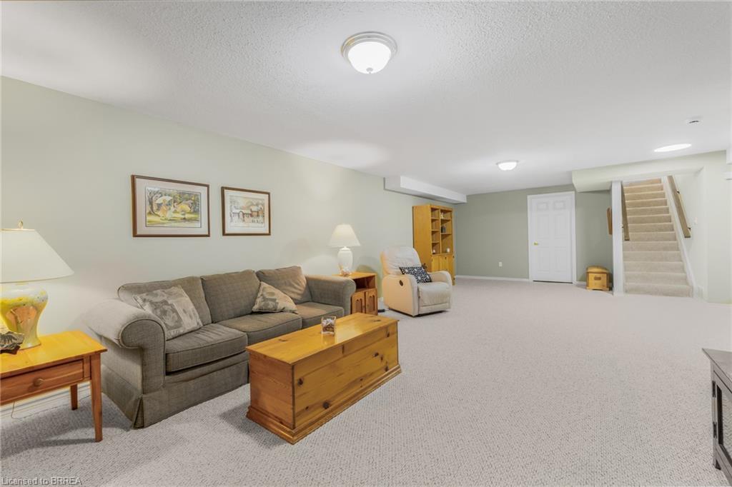 21-53 Beverly Street E, St. George, ON - Indoor Photo Showing Living Room