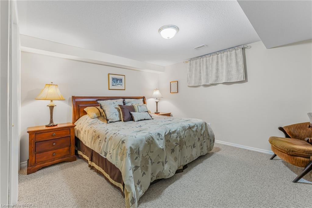 21-53 Beverly Street E, St. George, ON - Indoor Photo Showing Bedroom