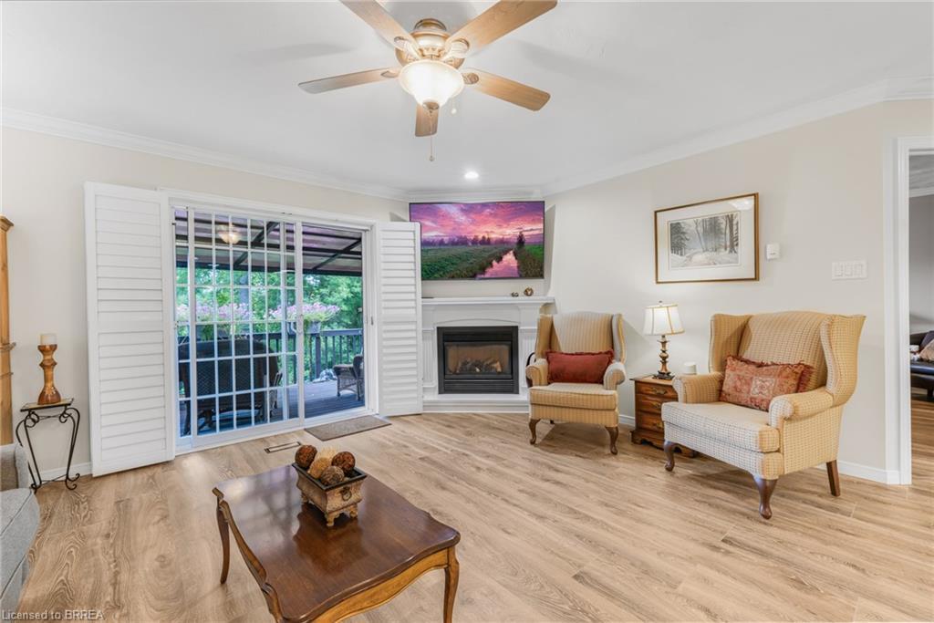 21-53 Beverly Street E, St. George, ON - Indoor Photo Showing Living Room With Fireplace