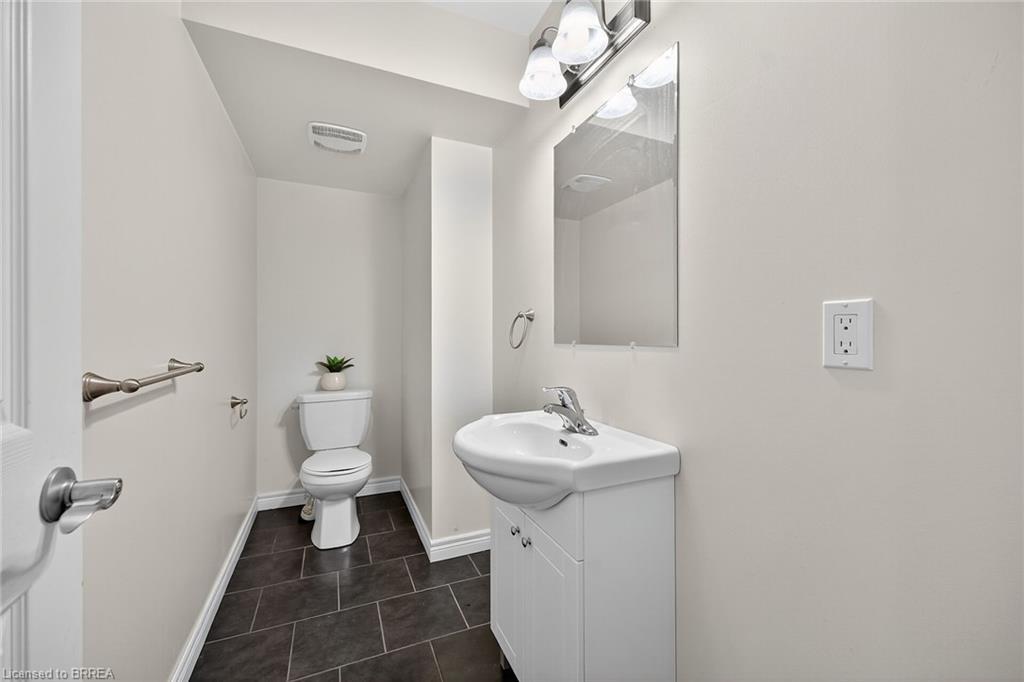 96-20 Mcconkey Crescent, Brantford, ON - Indoor Photo Showing Bathroom