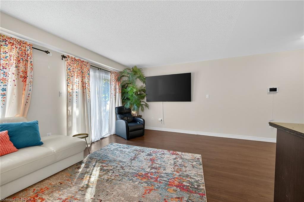 96-20 Mcconkey Crescent, Brantford, ON - Indoor Photo Showing Living Room