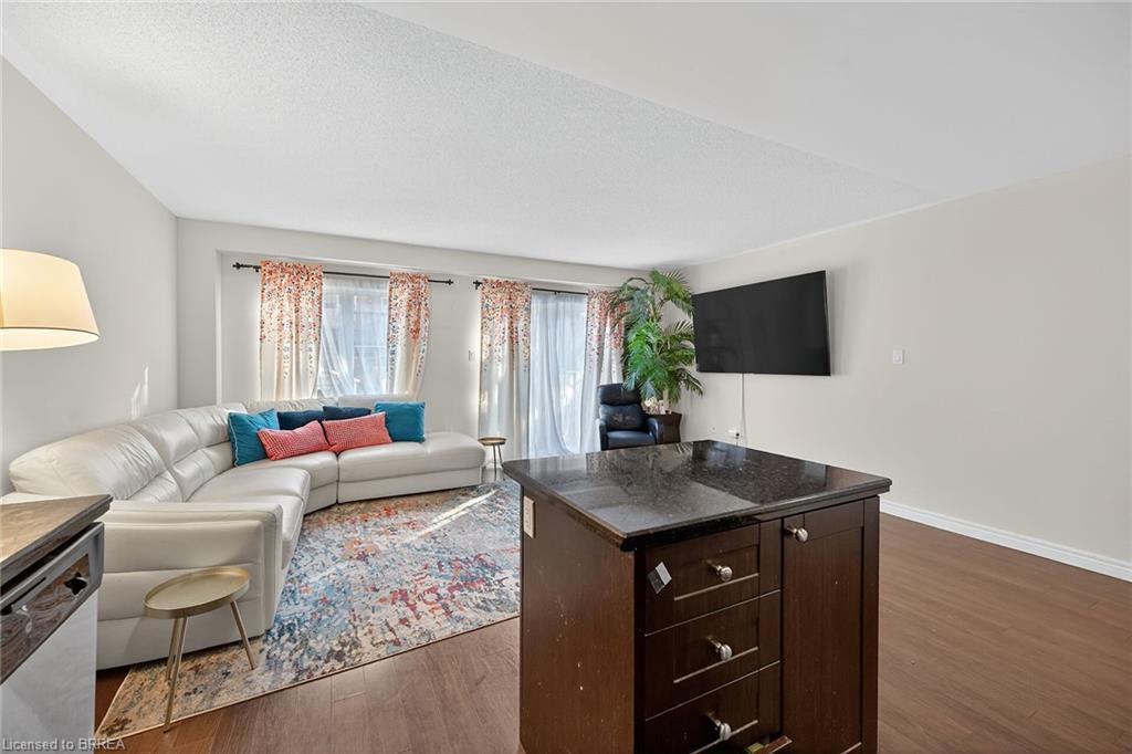 96-20 Mcconkey Crescent, Brantford, ON - Indoor Photo Showing Living Room