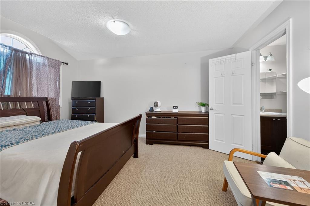 96-20 Mcconkey Crescent, Brantford, ON - Indoor Photo Showing Bedroom