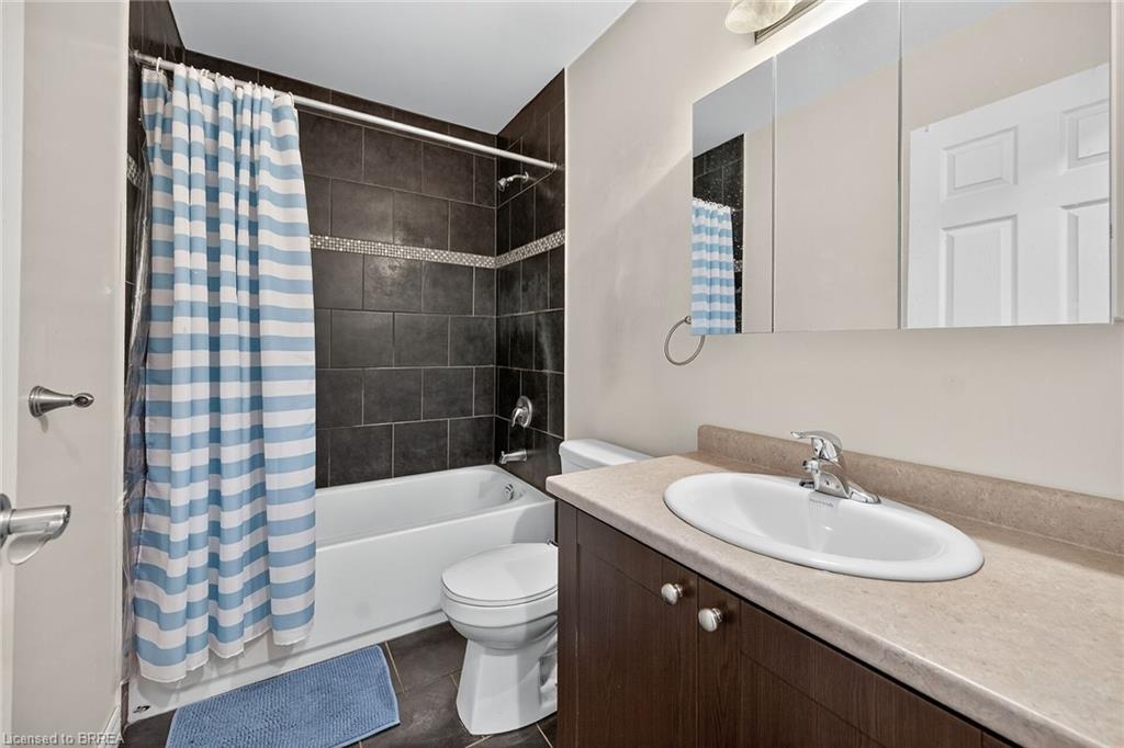 96-20 Mcconkey Crescent, Brantford, ON - Indoor Photo Showing Bathroom