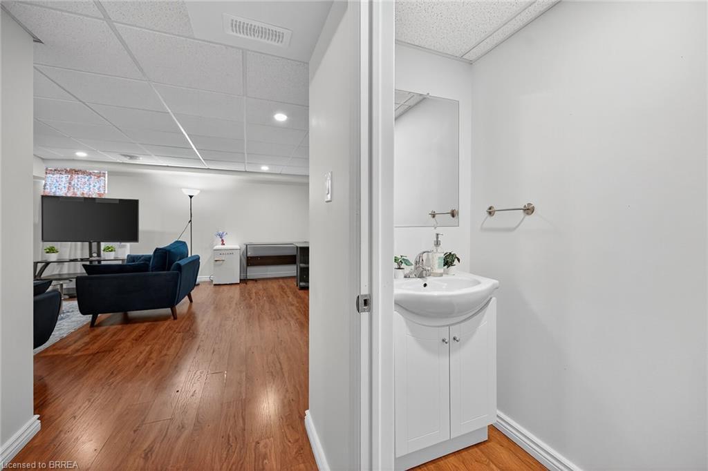 96-20 Mcconkey Crescent, Brantford, ON - Indoor Photo Showing Bathroom