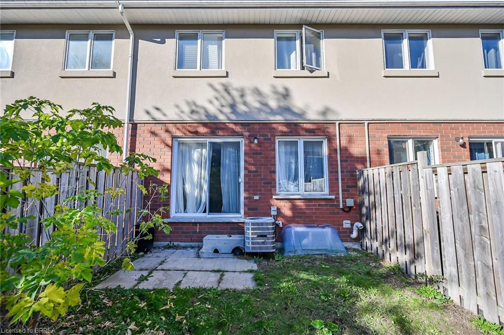 96-20 Mcconkey Crescent, Brantford, ON - Outdoor