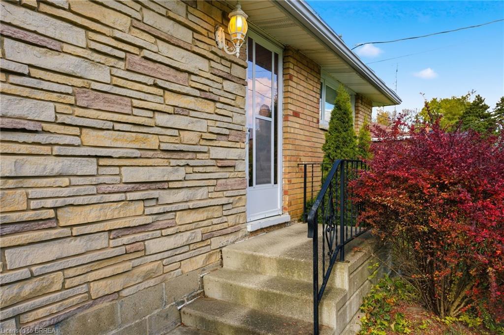 42 Jerseyville Road, Brantford, ON - Outdoor