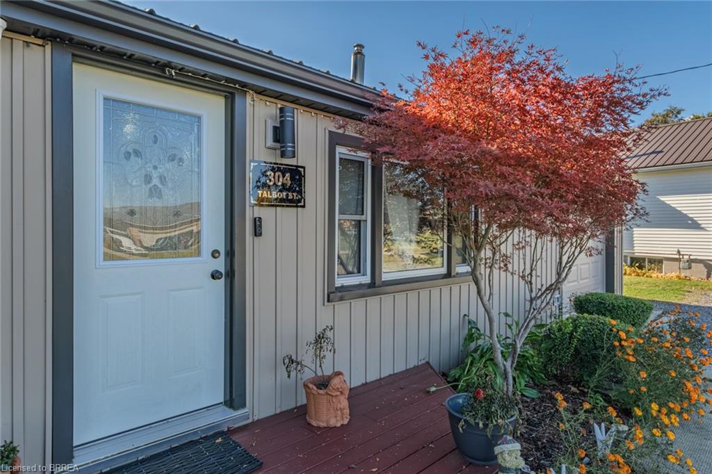 304 Talbot Street N, Courtland, ON - Outdoor With Exterior