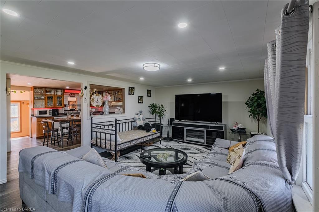 304 Talbot Street N, Courtland, ON - Indoor