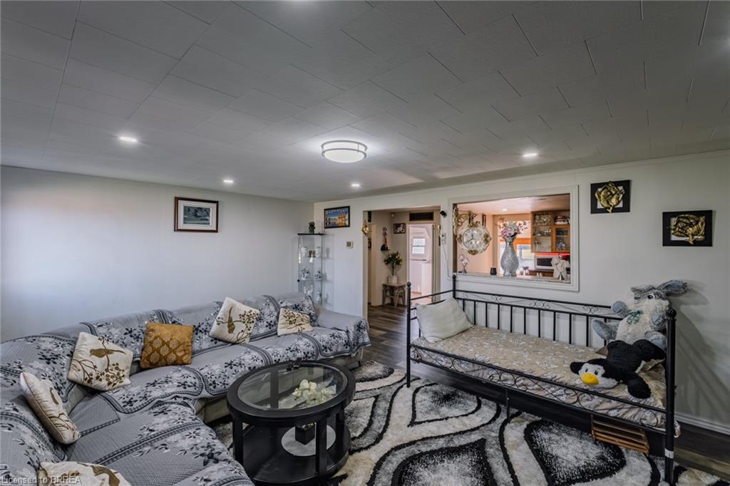 304 Talbot Street N, Courtland, ON - Indoor