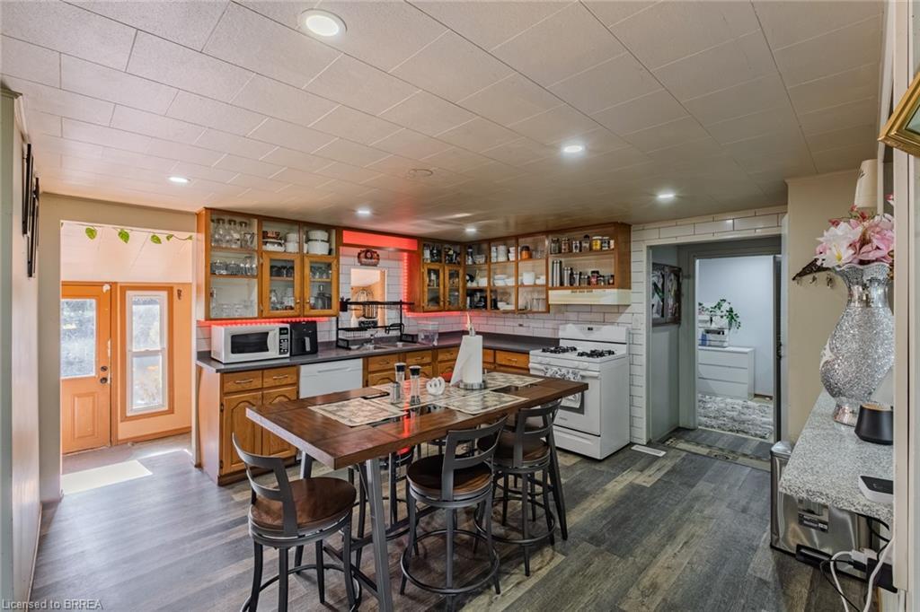 304 Talbot Street N, Courtland, ON - Indoor