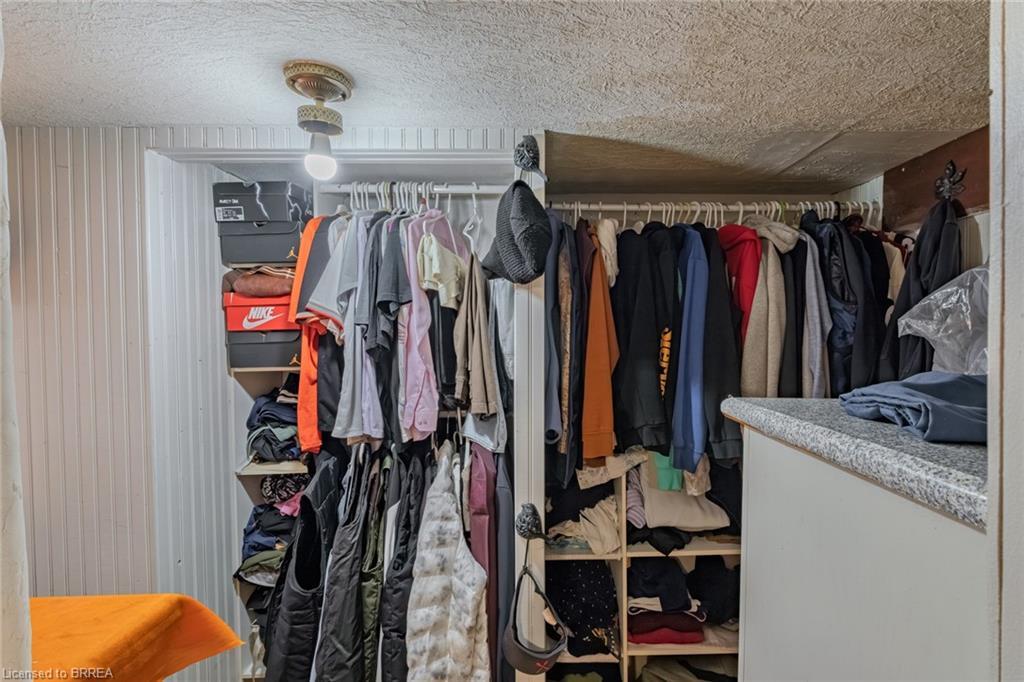 304 Talbot Street N, Courtland, ON - Indoor With Storage