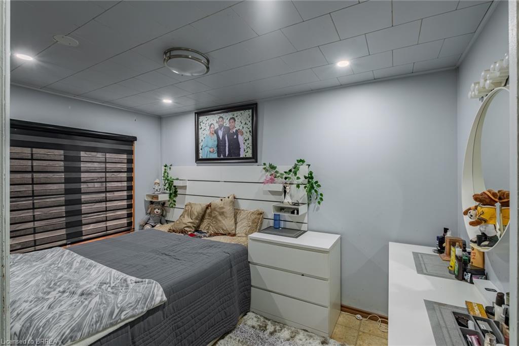 304 Talbot Street N, Courtland, ON - Indoor Photo Showing Bedroom