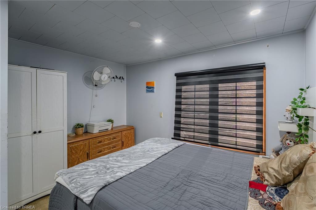 304 Talbot Street N, Courtland, ON - Indoor Photo Showing Bedroom