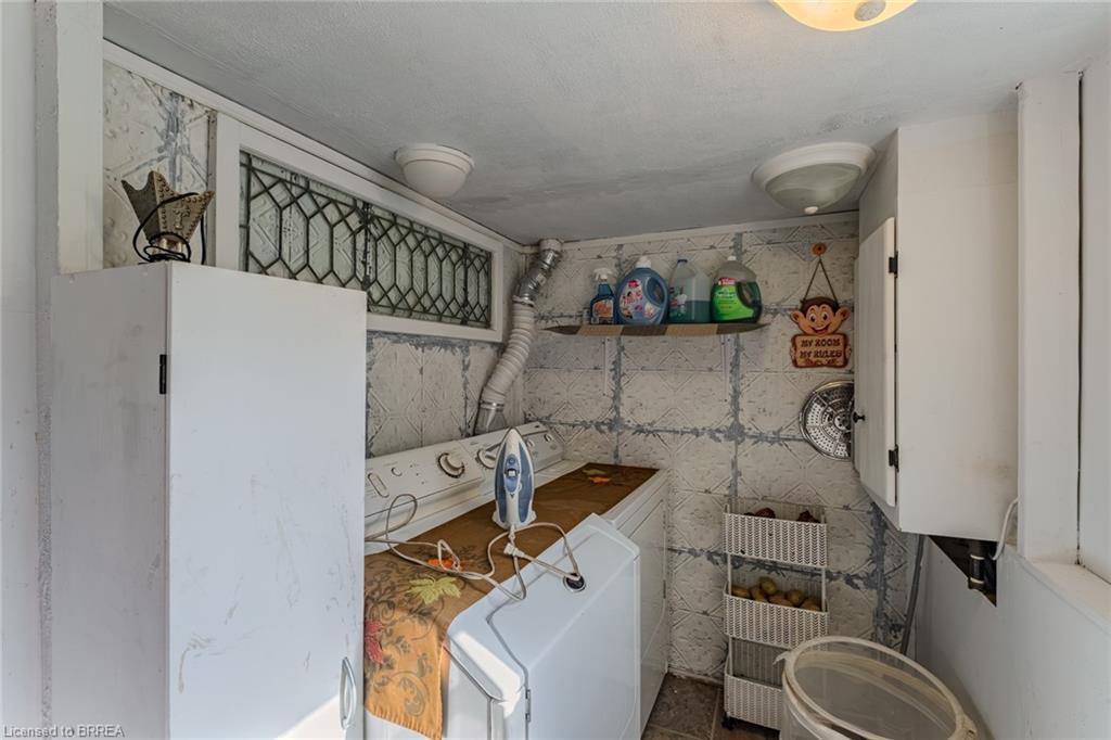 304 Talbot Street N, Courtland, ON - Indoor Photo Showing Laundry Room