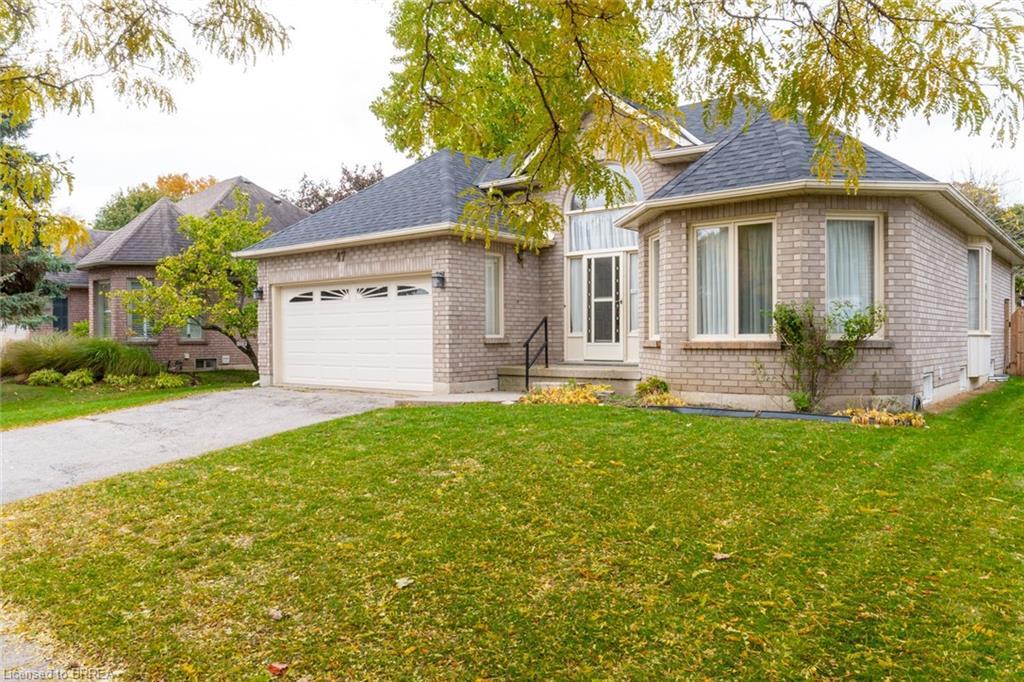 47 Maplecrest Lane, Brantford, ON - Outdoor With Facade