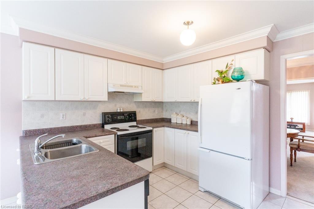 47 Maplecrest Lane, Brantford, ON - Indoor Photo Showing Kitchen With Double Sink