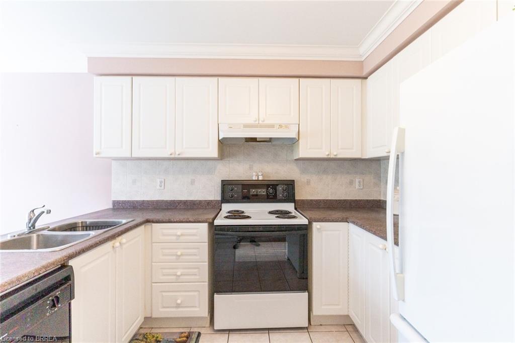 47 Maplecrest Lane, Brantford, ON - Indoor Photo Showing Kitchen With Double Sink