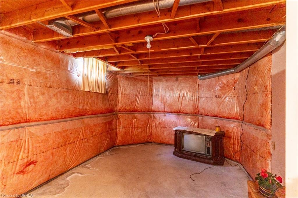 47 Maplecrest Lane, Brantford, ON - Indoor