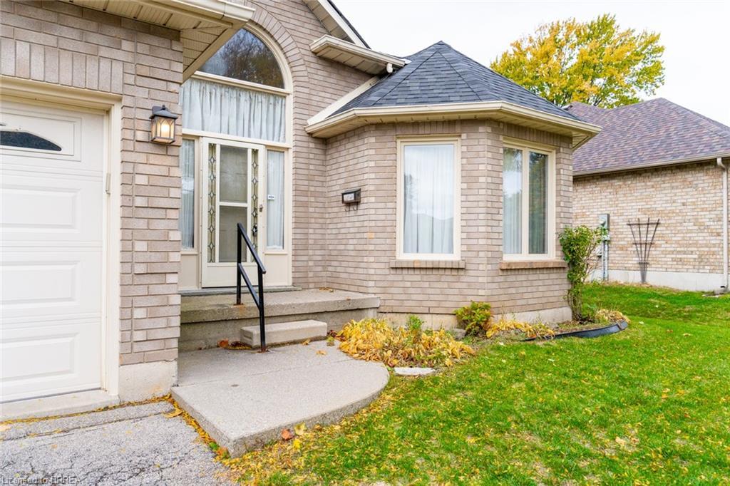47 Maplecrest Lane, Brantford, ON - Outdoor