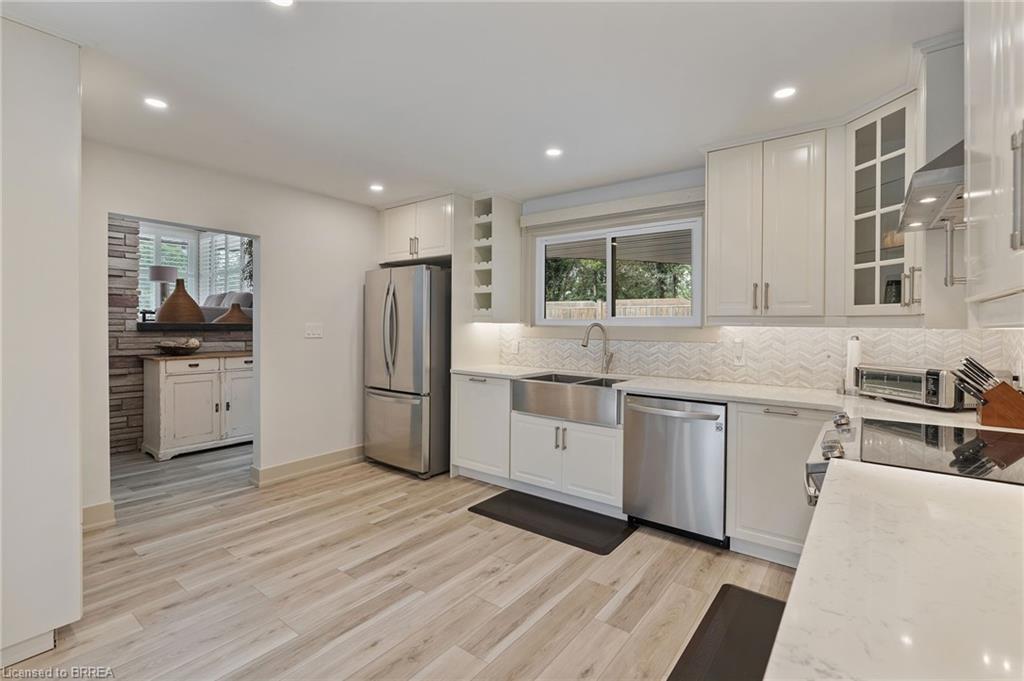 10 Stymie Boulevard, Brantford, ON - Indoor Photo Showing Kitchen