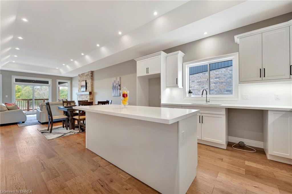105 Craddock Boulevard, Jarvis, ON - Indoor Photo Showing Kitchen With Upgraded Kitchen