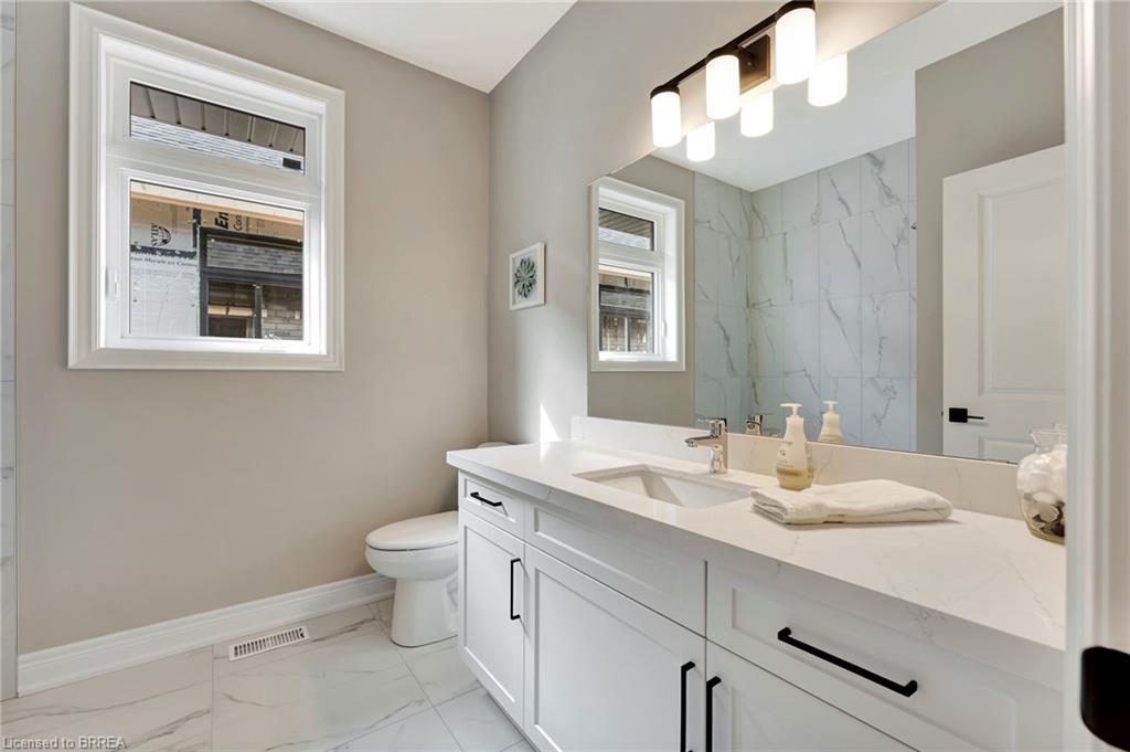 105 Craddock Boulevard, Jarvis, ON - Indoor Photo Showing Bathroom