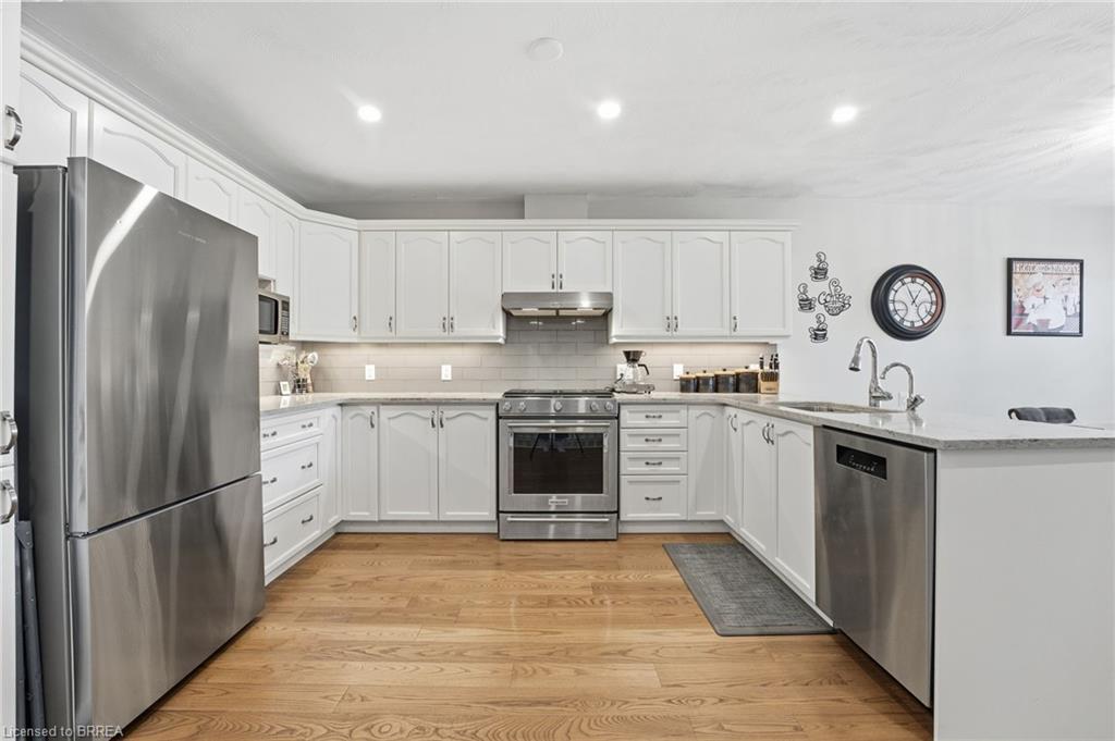 31-53 Heron'S Landing, Woodstock, ON - Indoor Photo Showing Kitchen With Stainless Steel Kitchen