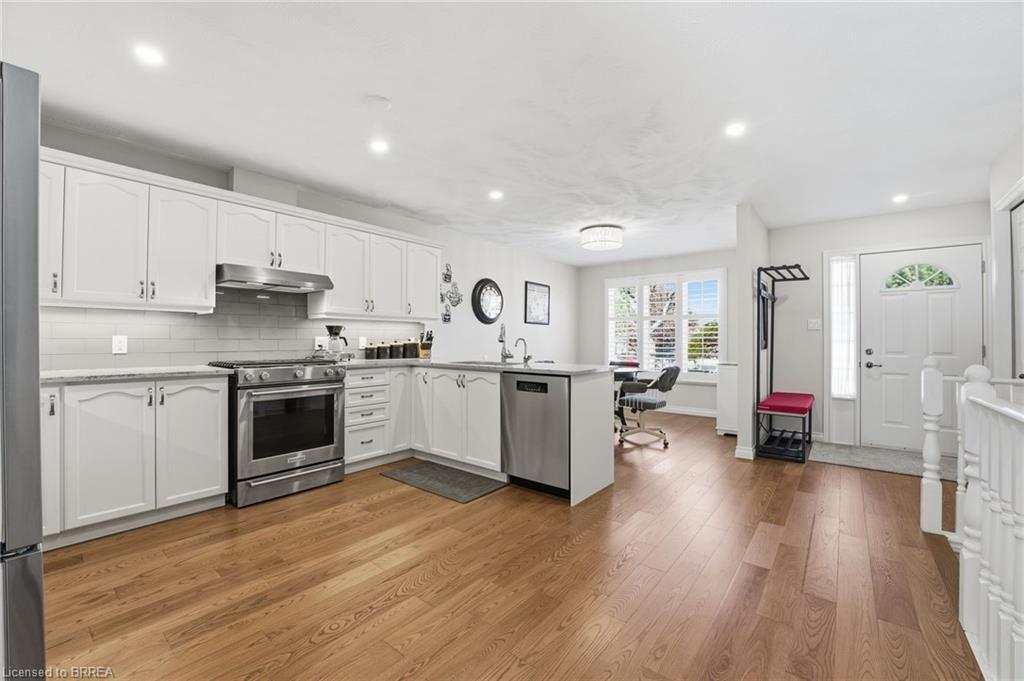 31-53 Heron'S Landing, Woodstock, ON - Indoor Photo Showing Kitchen With Stainless Steel Kitchen