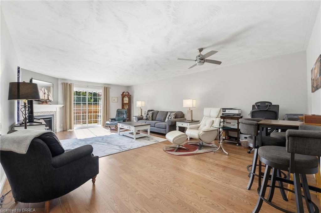 31-53 Heron'S Landing, Woodstock, ON - Indoor Photo Showing Living Room