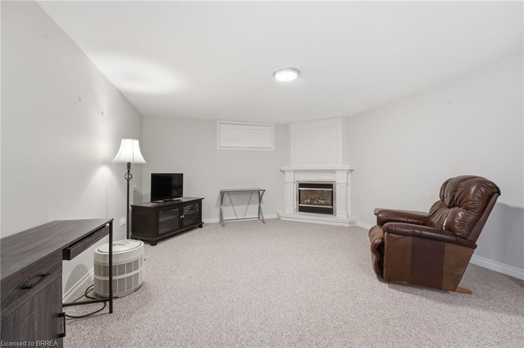 31-53 Heron'S Landing, Woodstock, ON - Indoor With Fireplace