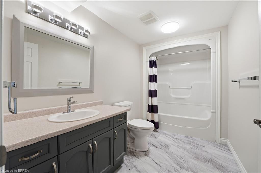 31-53 Heron'S Landing, Woodstock, ON - Indoor Photo Showing Bathroom