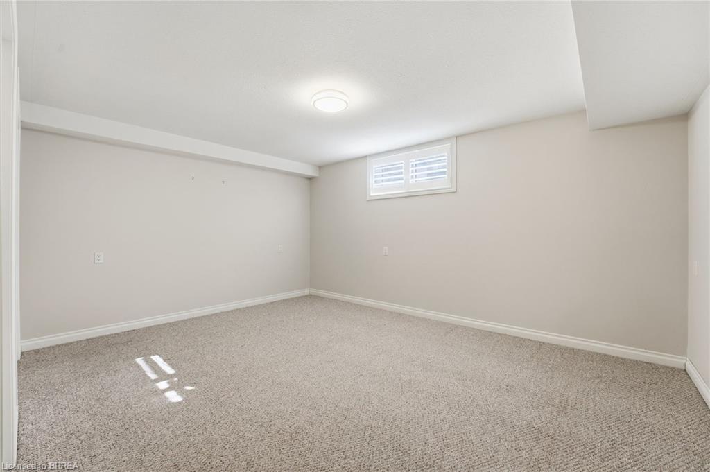 31-53 Heron'S Landing, Woodstock, ON - Indoor Photo Showing Other Room