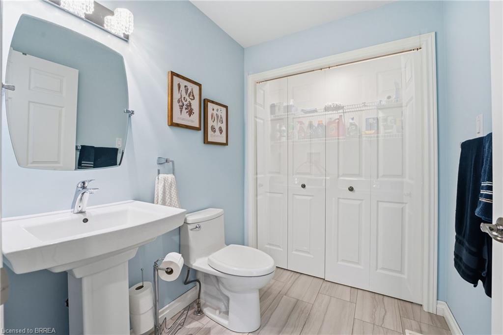 31-53 Heron'S Landing, Woodstock, ON - Indoor Photo Showing Bathroom