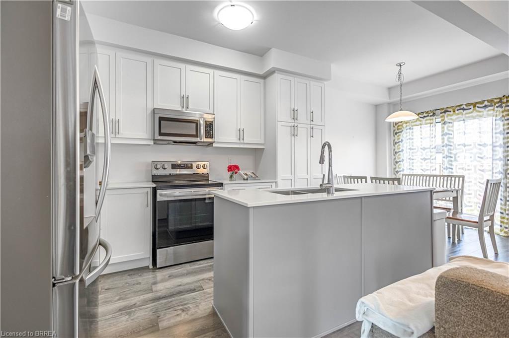 29 Bellhouse Avenue, Brantford, ON - Indoor Photo Showing Kitchen With Upgraded Kitchen