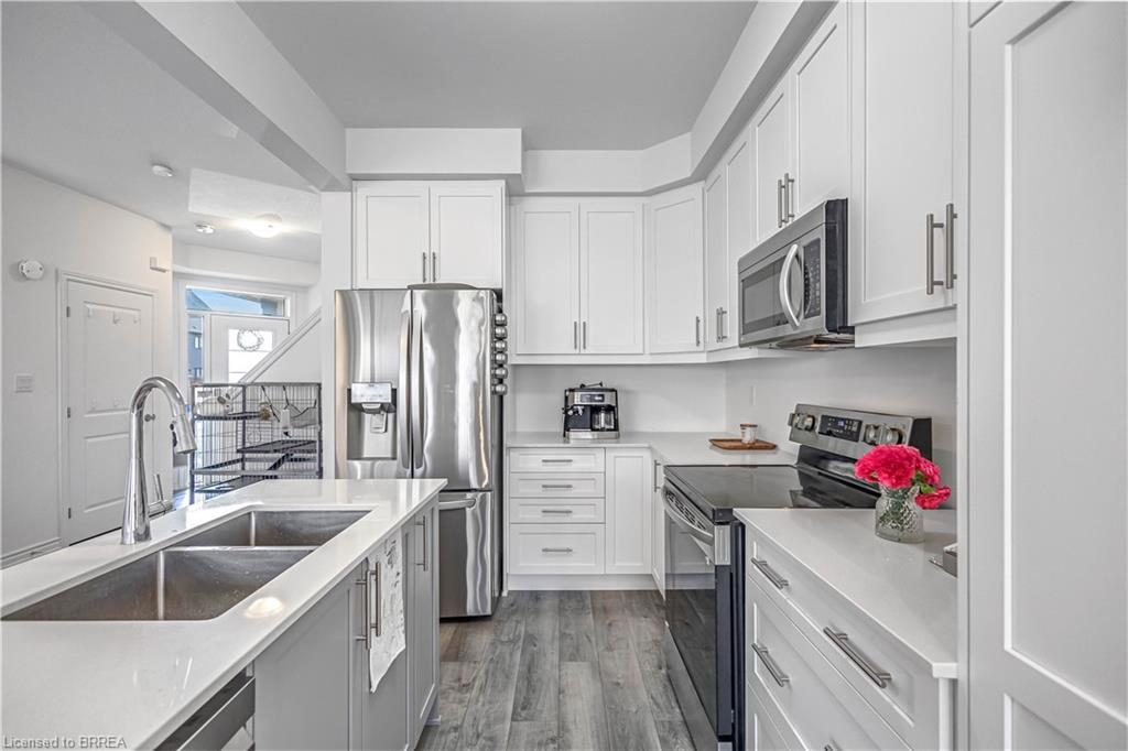 29 Bellhouse Avenue, Brantford, ON - Indoor Photo Showing Kitchen With Double Sink With Upgraded Kitchen