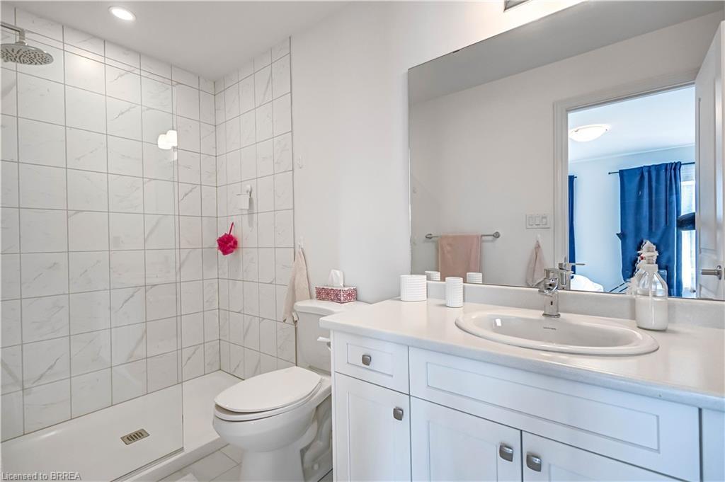 29 Bellhouse Avenue, Brantford, ON - Indoor Photo Showing Bathroom