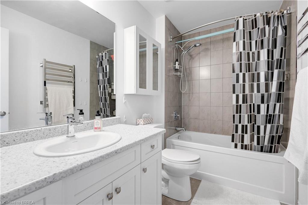 29 Bellhouse Avenue, Brantford, ON - Indoor Photo Showing Bathroom