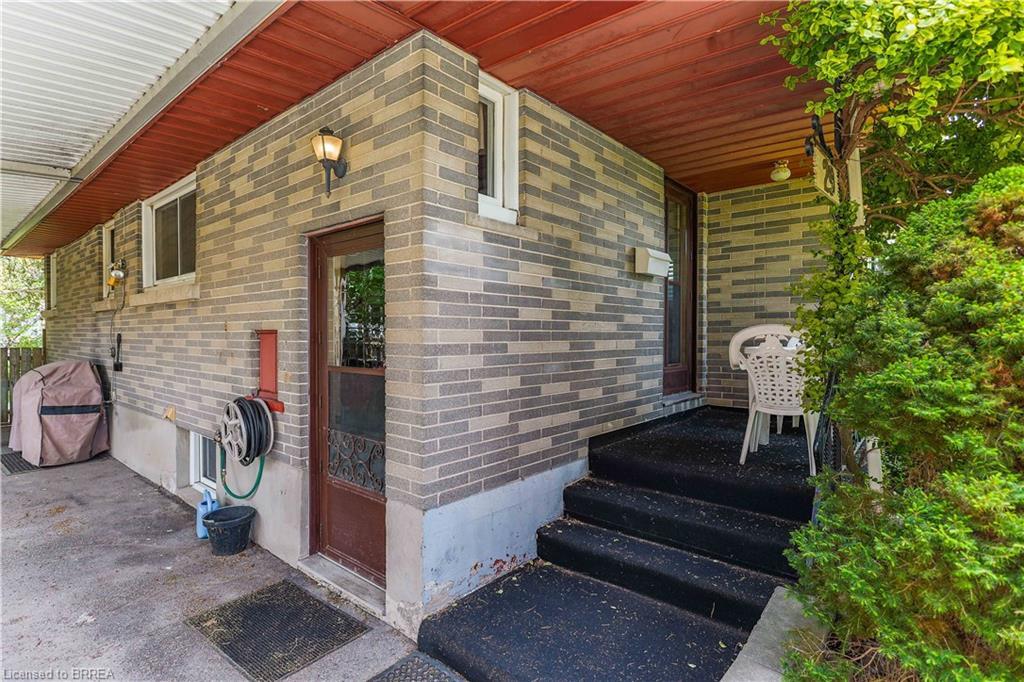 29 Albemarle Street, Brantford, ON - Outdoor